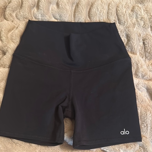 ALO Yoga Pants - ALO Yoga Women's Black High-Rise Bike Shorts